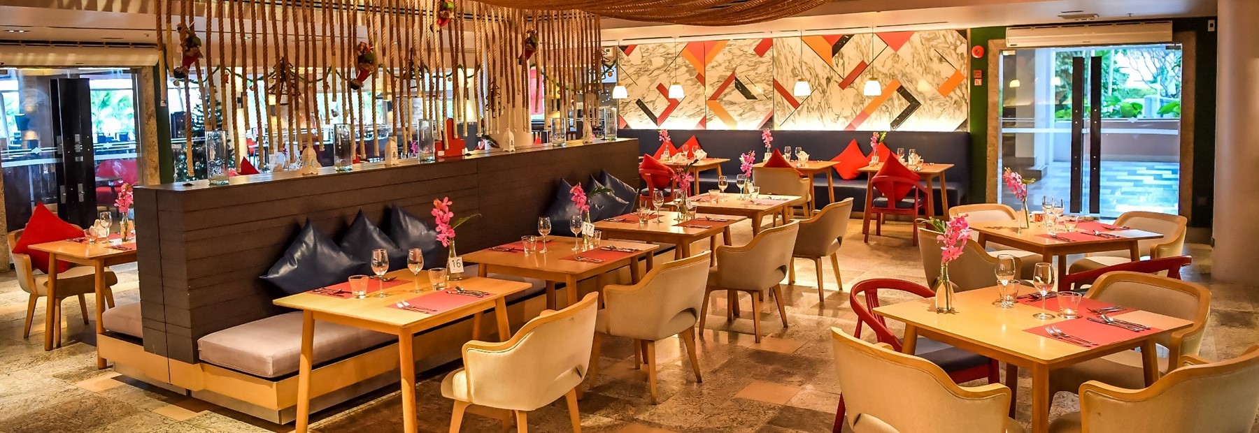 Restaurant & Bars Pullman Phuket Panwa Beach Resort